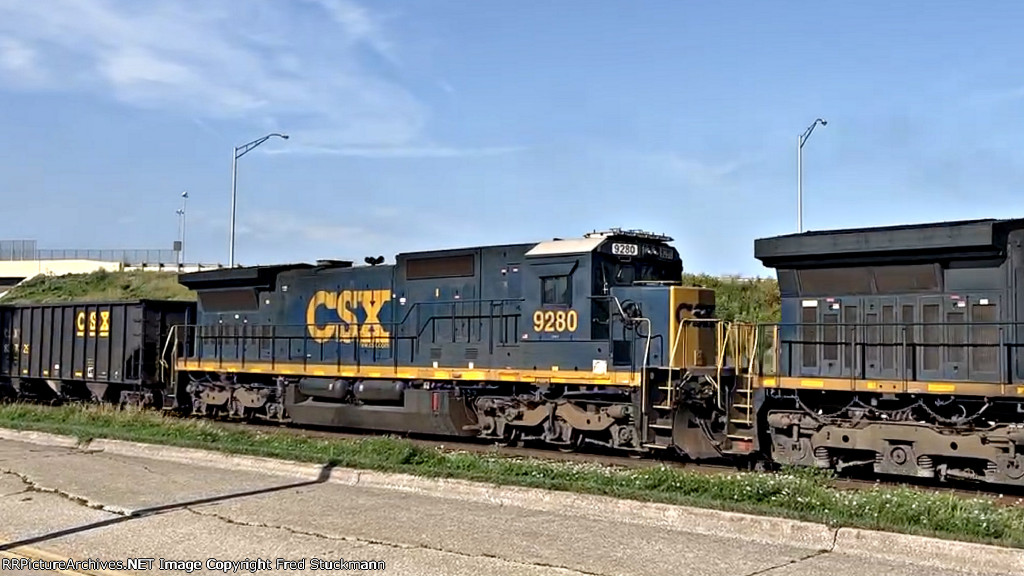 CSX 9280 is back home after some time on Pan Am.